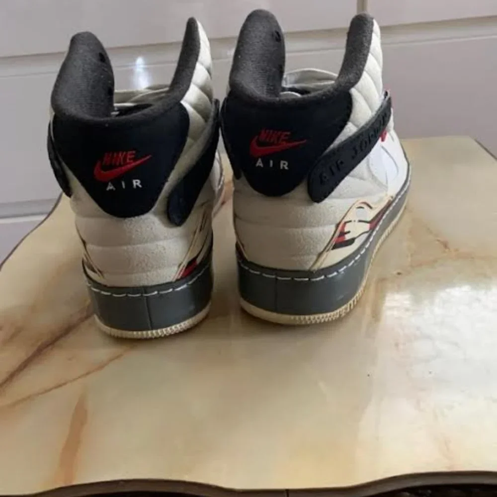 Nike Mens  Air Jordan  Retro Bugs Bunny AF1 Sneakers